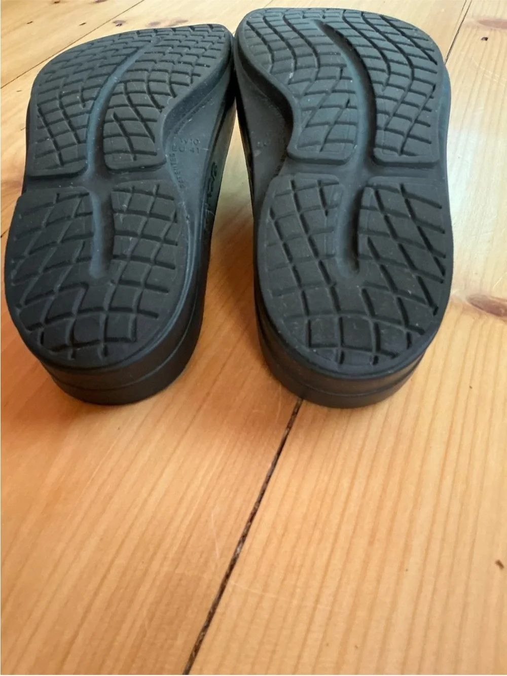 🖤 OOFOS OOmega OOlala Black Platform Recovery Thong Sandals - Men's Size 8